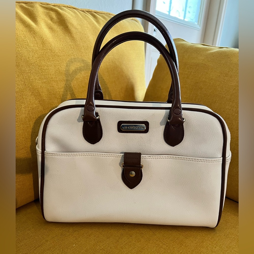 Liz Claiborne small handbag in white and brown faux leather.